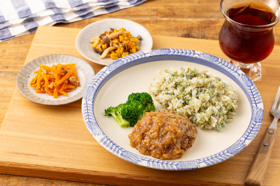 手ごね風粗挽きハンバーグ　ねぎ味噌ソースとあおさごはん